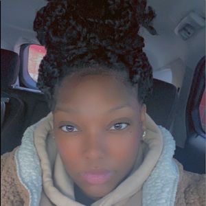 Meet your Posher, Moyae